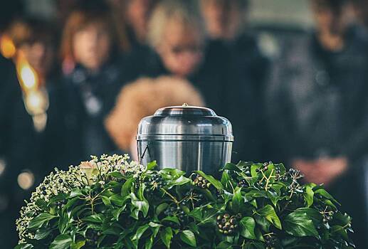 Девушка решила преподать соседке урок и&nbsp;украла прах ее&nbsp;бабушки