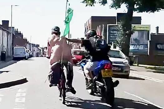 Мотоциклист напал на&nbsp;голого велосипедиста и&nbsp;отрезал кусок уха полицейскому