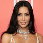 Ким Кардашьян выложила фото в крошечном бикини (ФОТО)